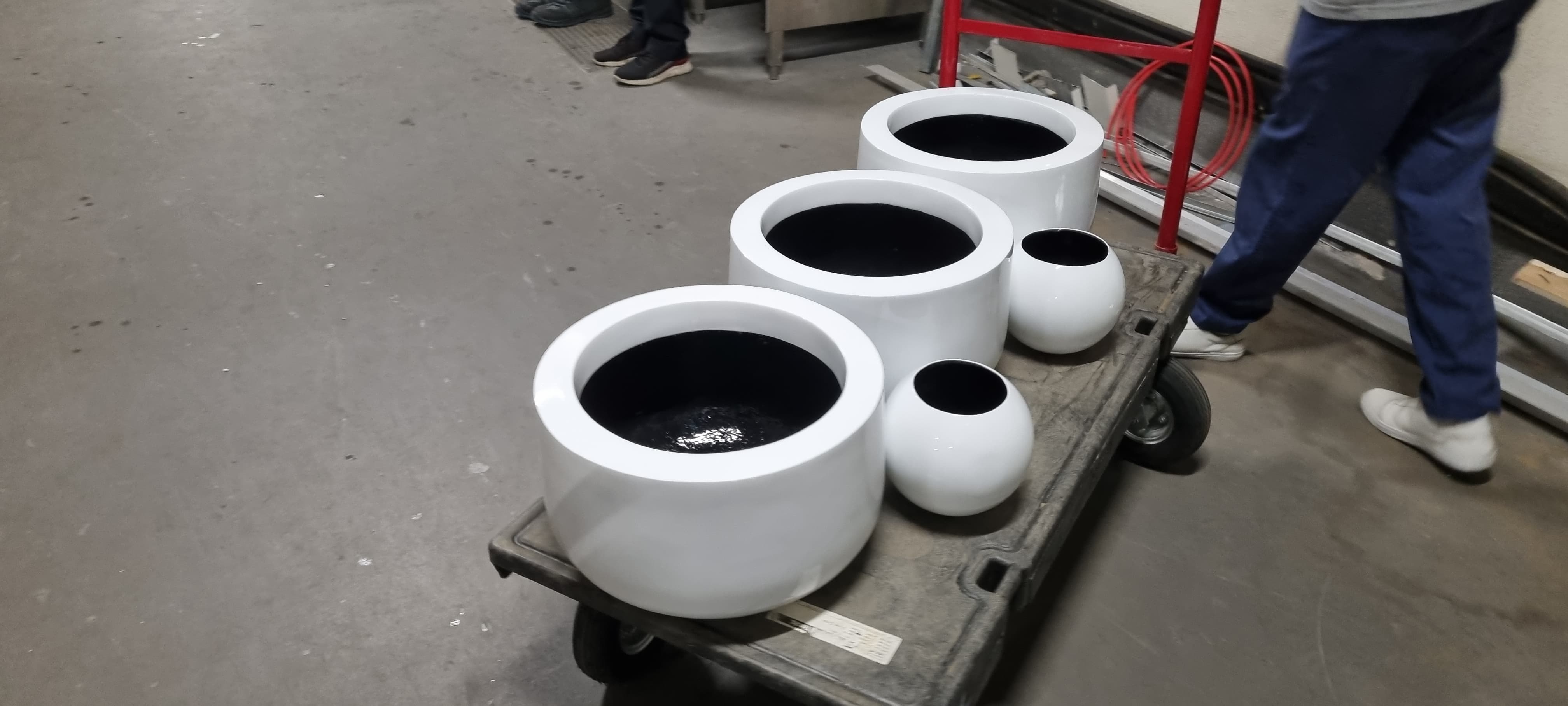 FIBERGLASS PLANTER MANUFACTURERS & WHOLESALER IN SRI LANKA
